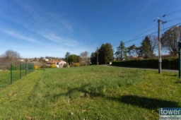 Terrain constructible à Garat à 7 mn de l'entrée de Soyaux - Vue prise depuis l'entrée