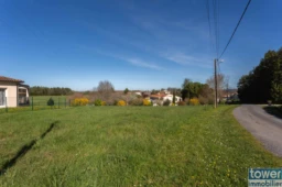 Terrain à bâtir sur Garat à 7 mn de Soyaux - Vue prise à l'entrée en direction du fond