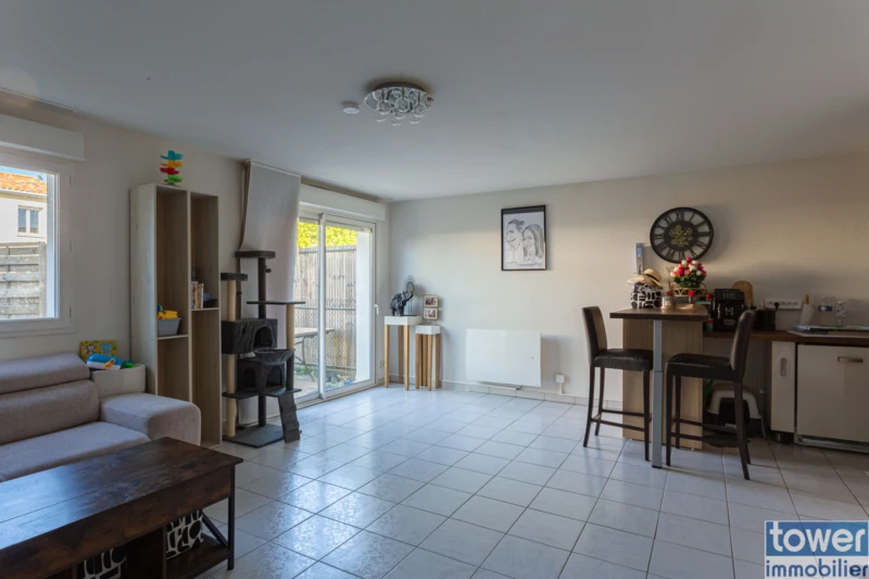 Salle à manger /  séjour de la maison à Soyaux