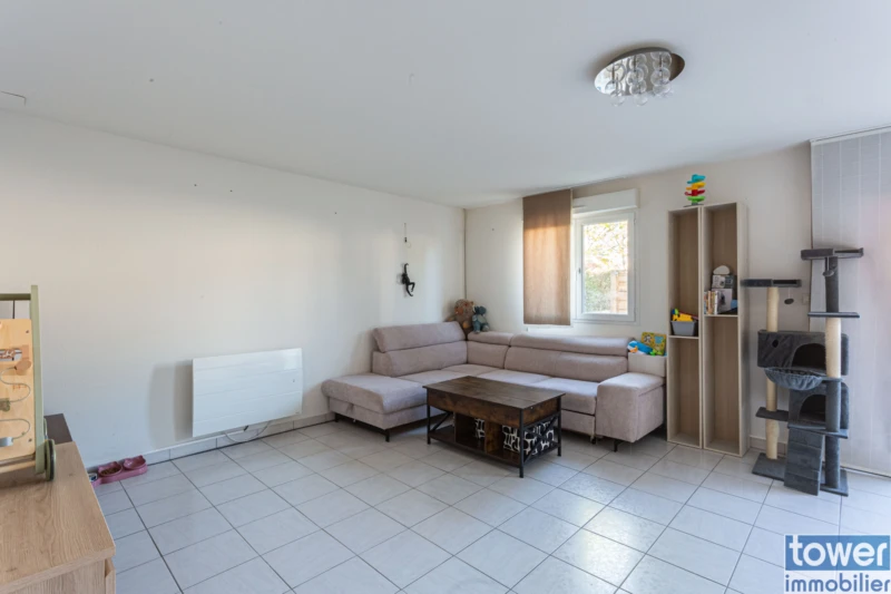 Salon séjour de la maison à Soyaux