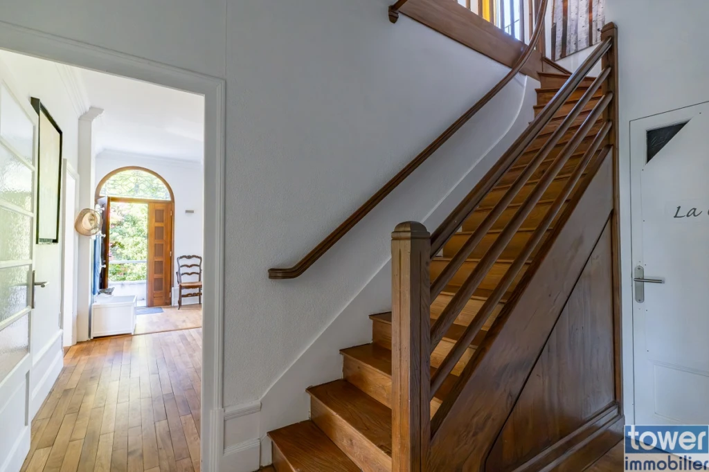 Maison à Montbron - Escalier pour accéder aux 4 chambres du gîte