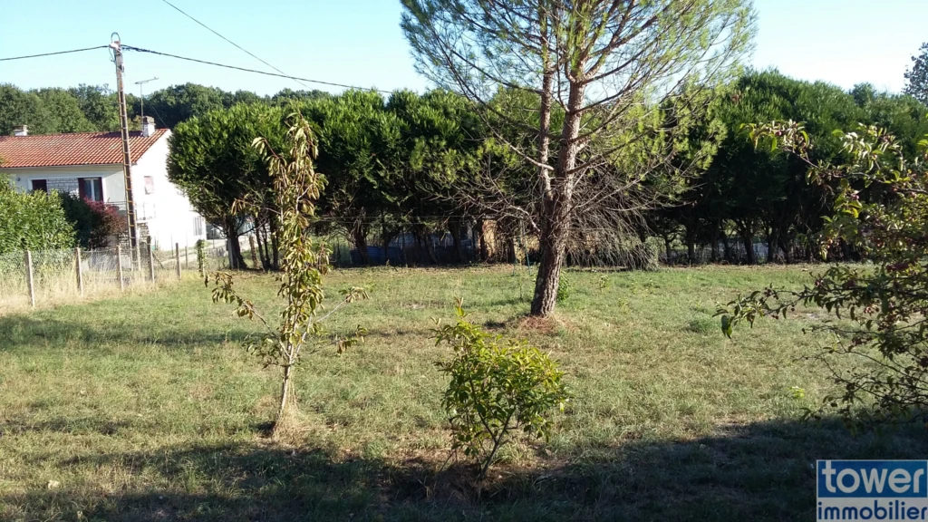 Terrain à bâtir près de Garat