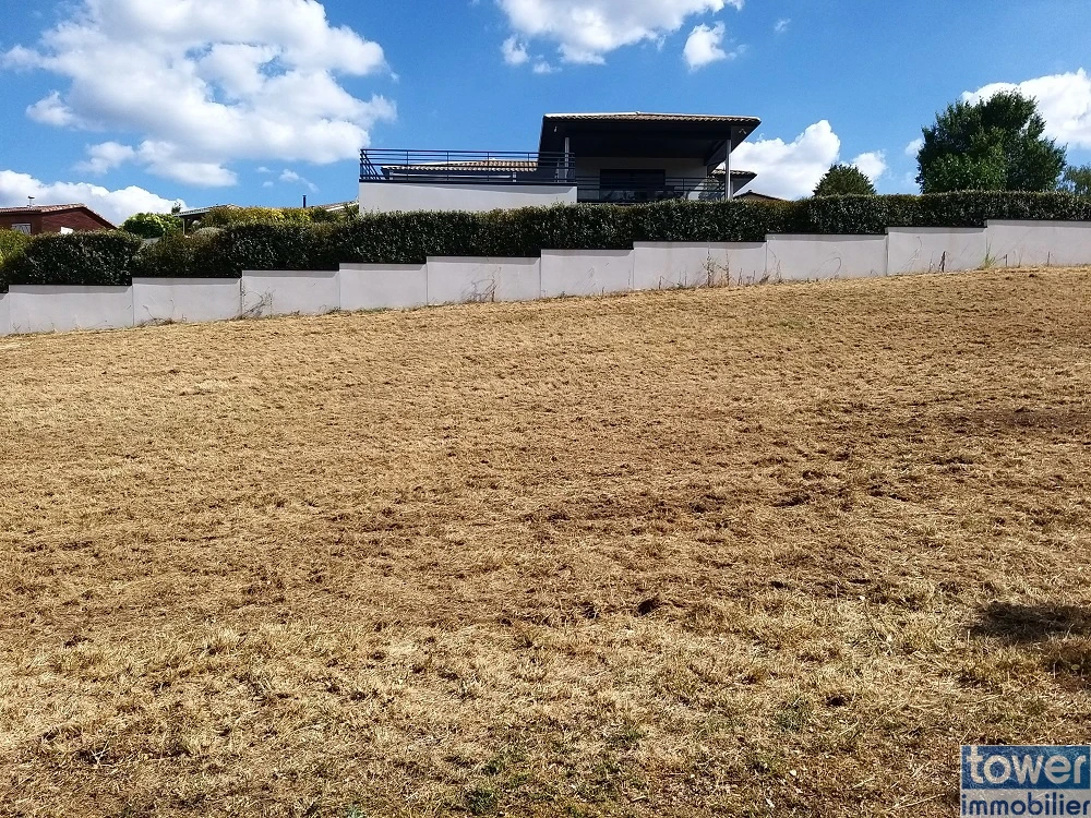 Terrain constructible à vendre sur Garat à 11 mn de l'Isle d'Espagnac