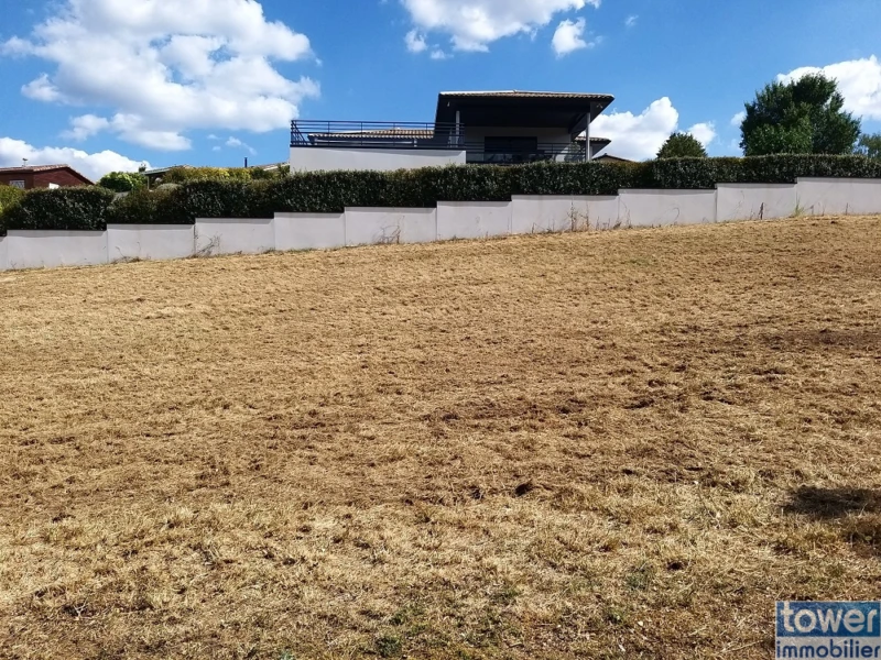 Terrain constructible à vendre sur Garat à 11 mn de l'Isle d'Espagnac