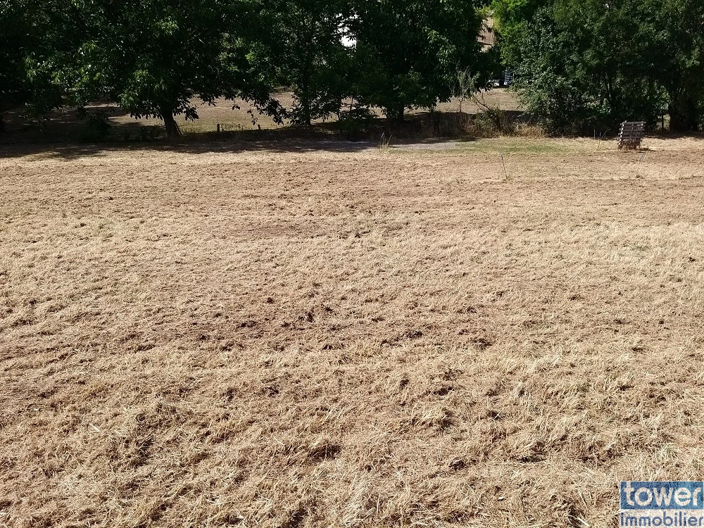 Terrain constructible à vendre sur la commune de Garat