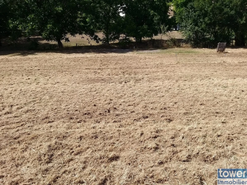 Terrain constructible à vendre sur la commune de Garat