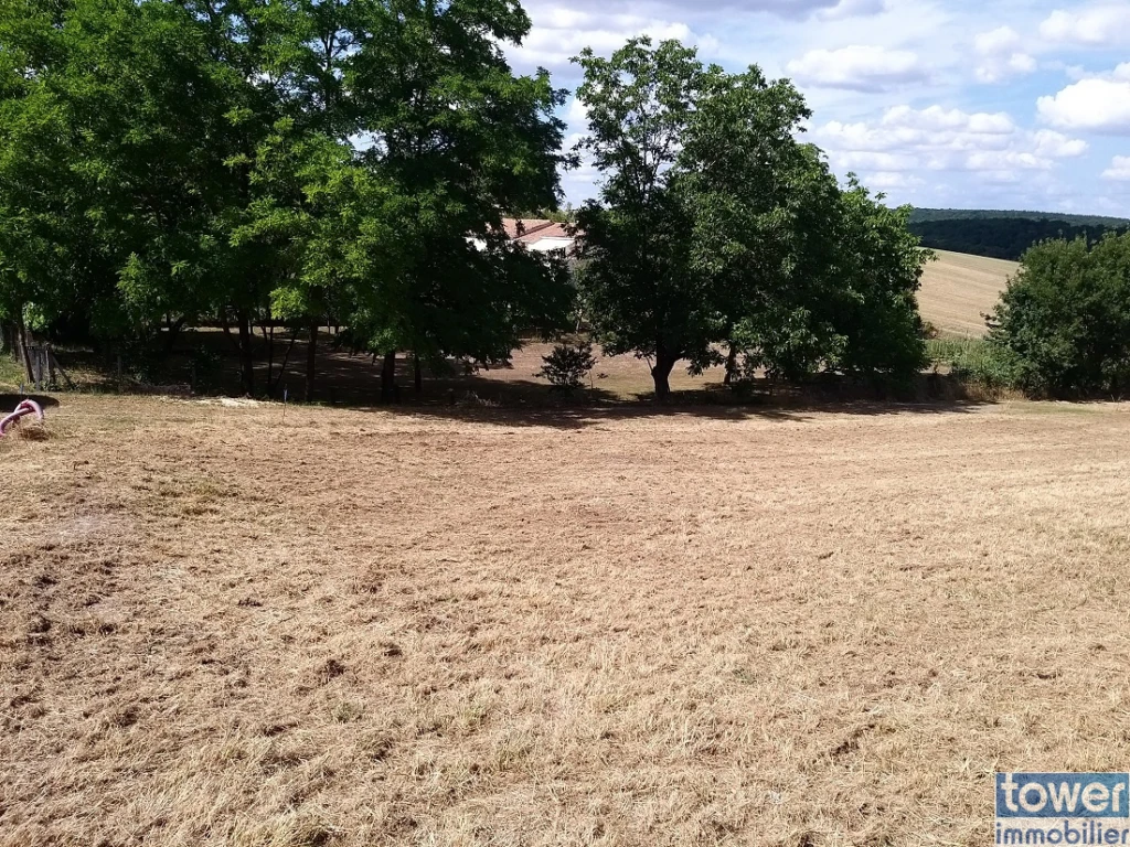 Terrain constructible à vendre sur la commune de Garat