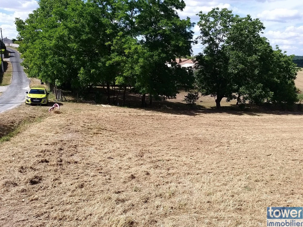 Terrain à bâtir à vendre sur la commune de Garat