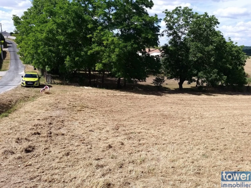 Terrain à bâtir à vendre sur la commune de Garat