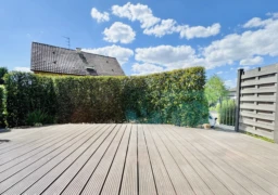 Belle terrasse ensoleillée de 22 m2 avec store et sans vis à vis