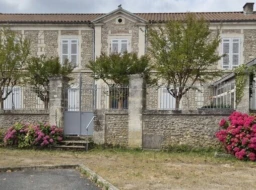 MAISON DE MAITRE