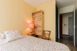 seconde chambre 9,28 m2 dans appartement T3 situé quartier Moulin à Vent Vénissieux