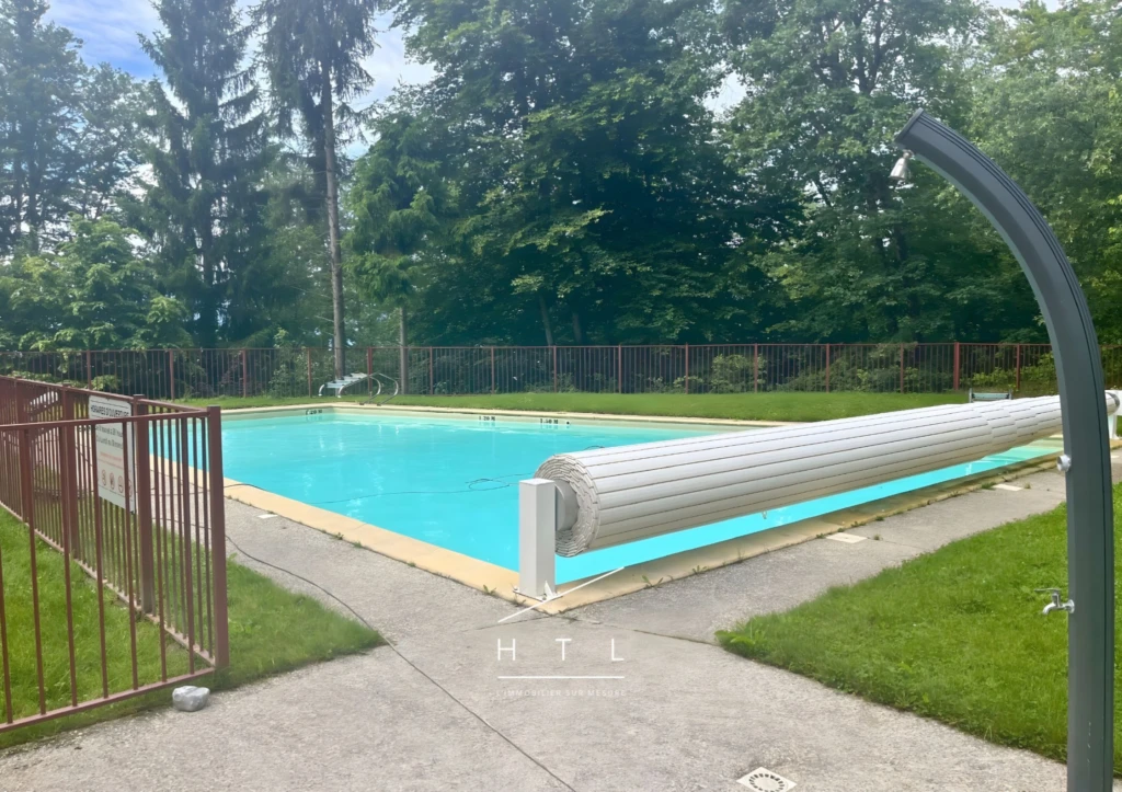 Piscine collective dans la résidence au Plateau d'Assy