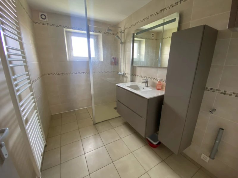 SALLE D'EAU (RDC)