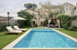 Piscine / jardin vue vers maison