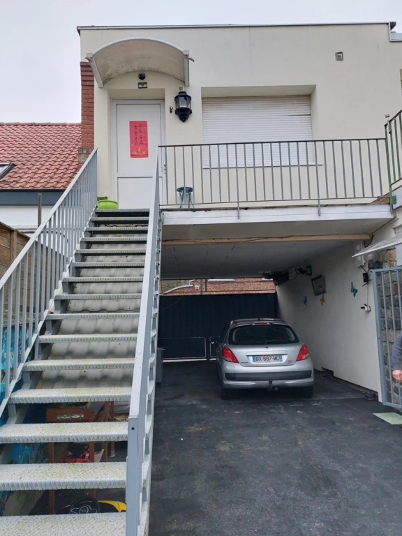 Portail / T2 à l'étage