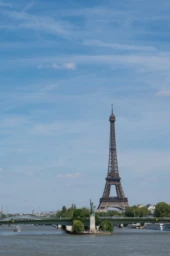 Vue sur la Tour Eiffel / quai Blériot Paris 16