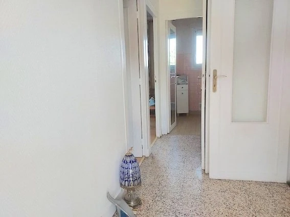 Entrée de la chambre 1, SDE WC