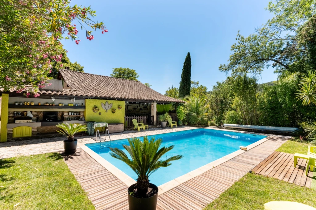 Maison Lamalou-les-Bains 232 m² Piscine 10x5,5m 5 chambres cuisine d'été