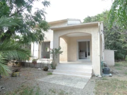 vue de l'entrée de la maison