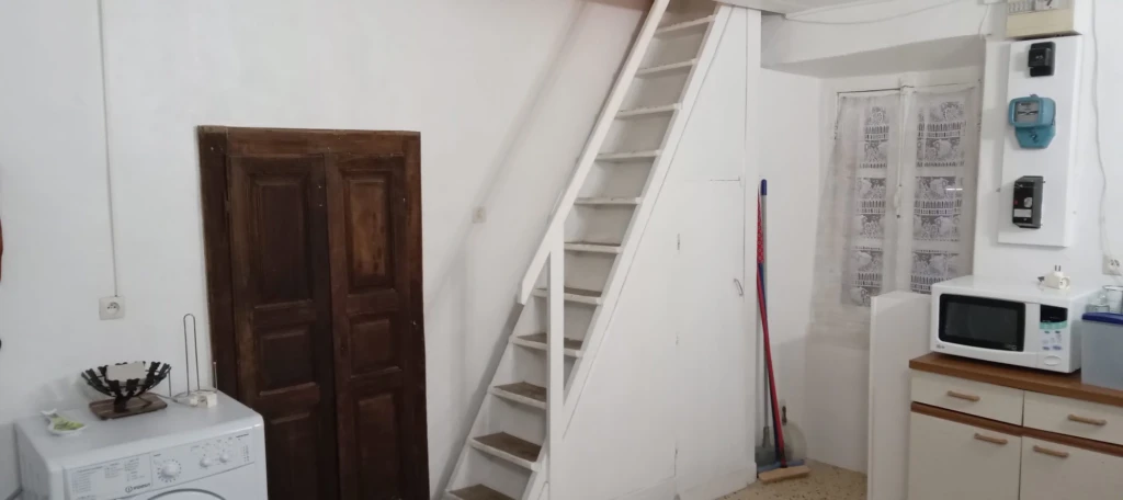 escalier accès chambres du haut