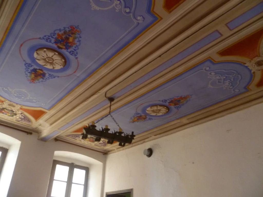 fresques au plafond d' origine