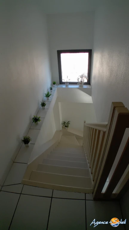 Escalier accès chambres