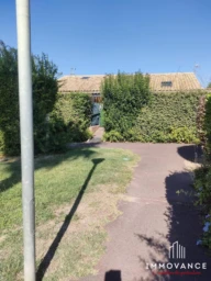Allée devant maison