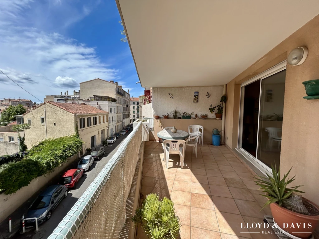TERRASSE SUR IMPASSE ENSOLEILLEE