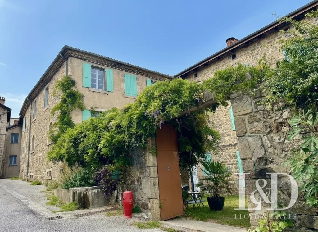 Entrée depuis le village