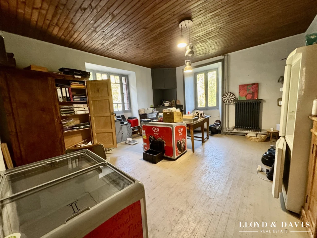 Pièce attenante à la cuisine du RC