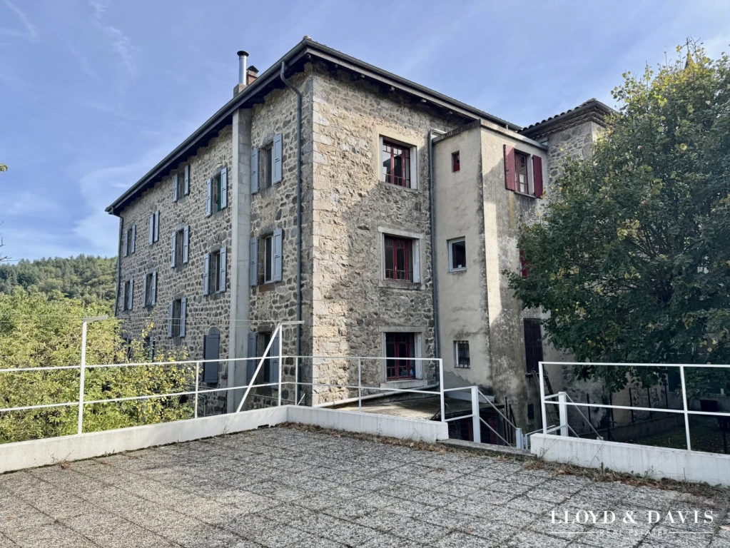 Terrasse au dessus des lavoirs