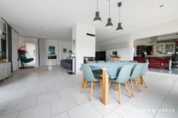 Grande pièce ouverte – volumes et circulation fluide