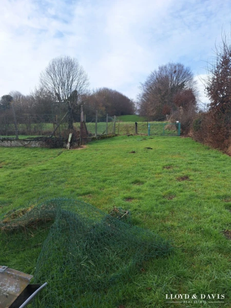 terrain derriere maison