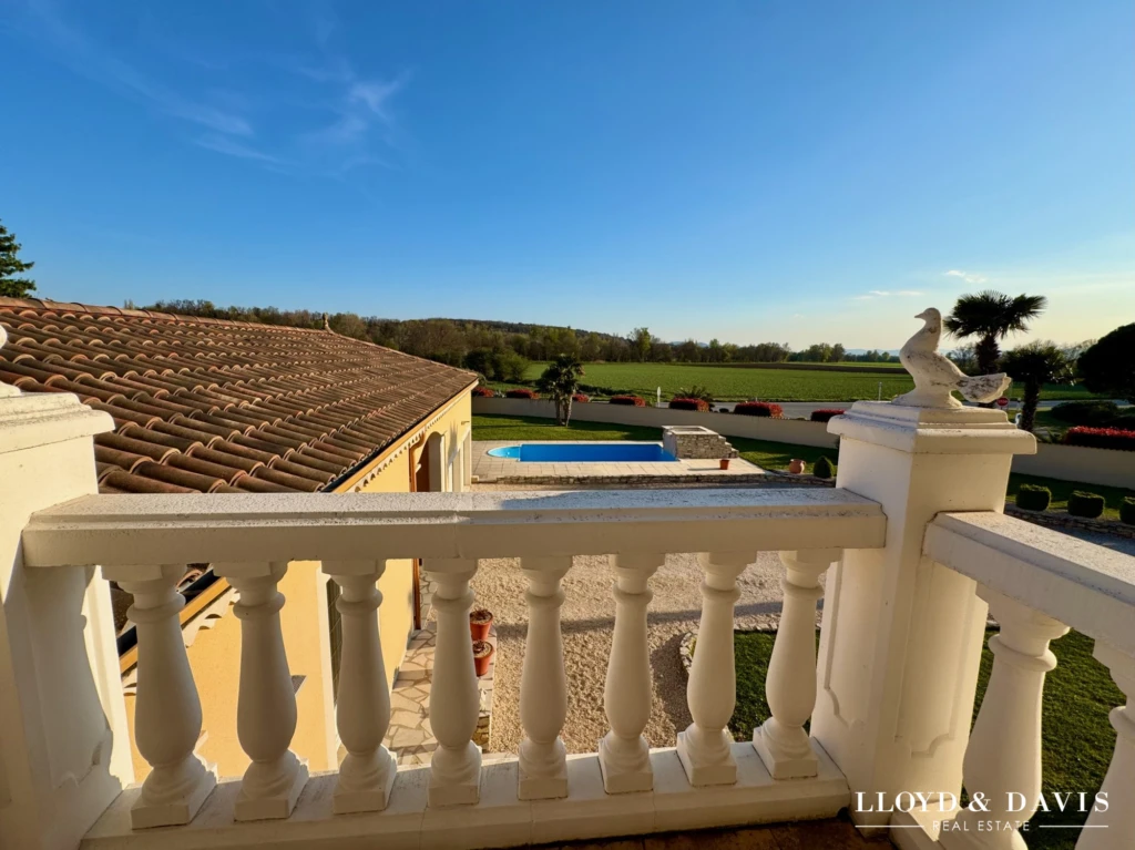 Bacon chambre étage avec vue monts d'Ardèche