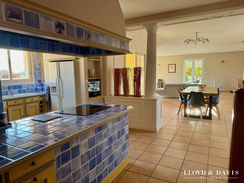 Pièce de vie 70 m² avec cuisine méridionnale