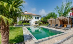 Jardin paysagé avec piscine chauffée