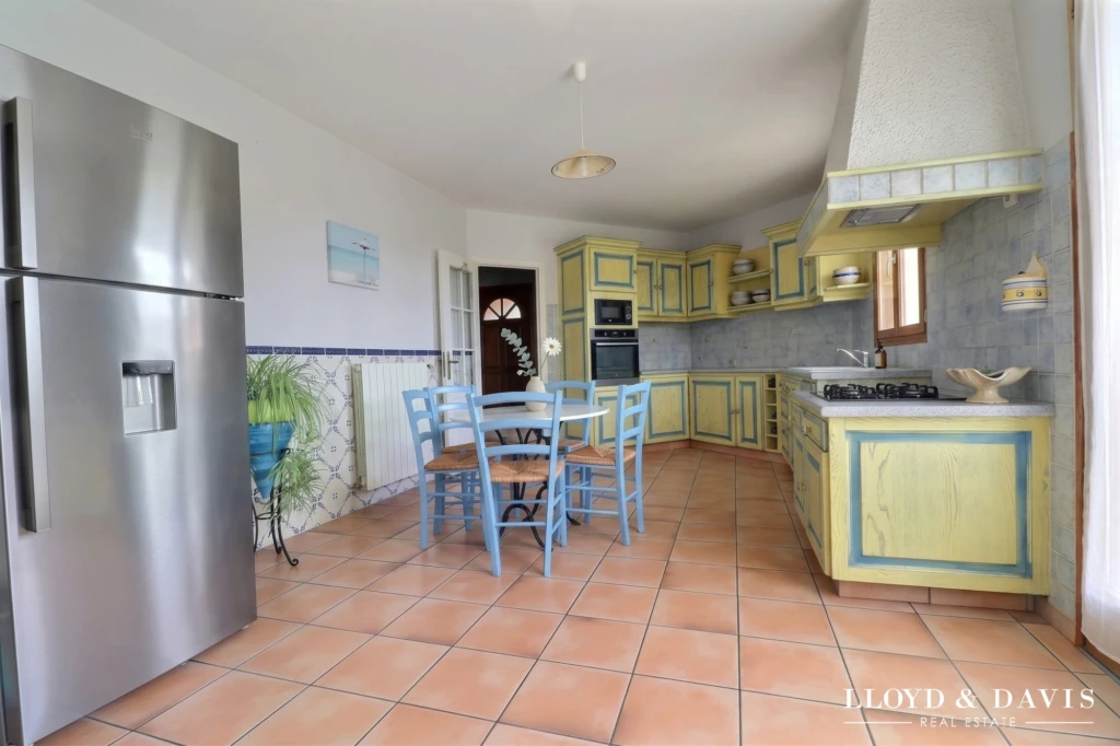 CUISINE EQUIPEE