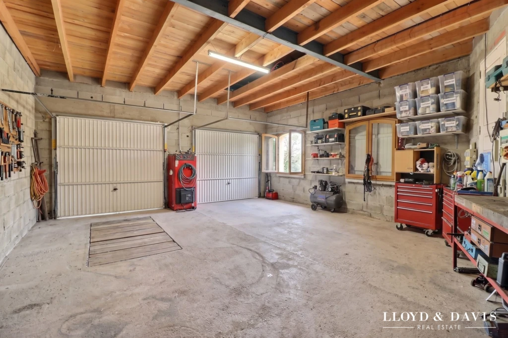 GARAGE