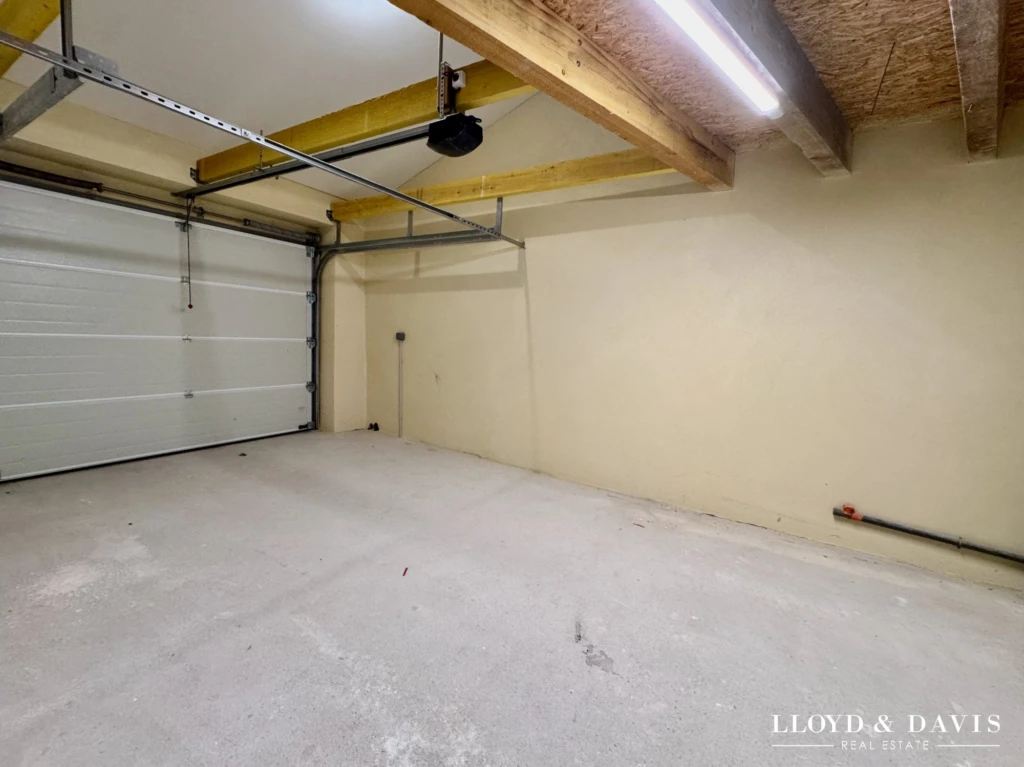 Garage avec local technique
