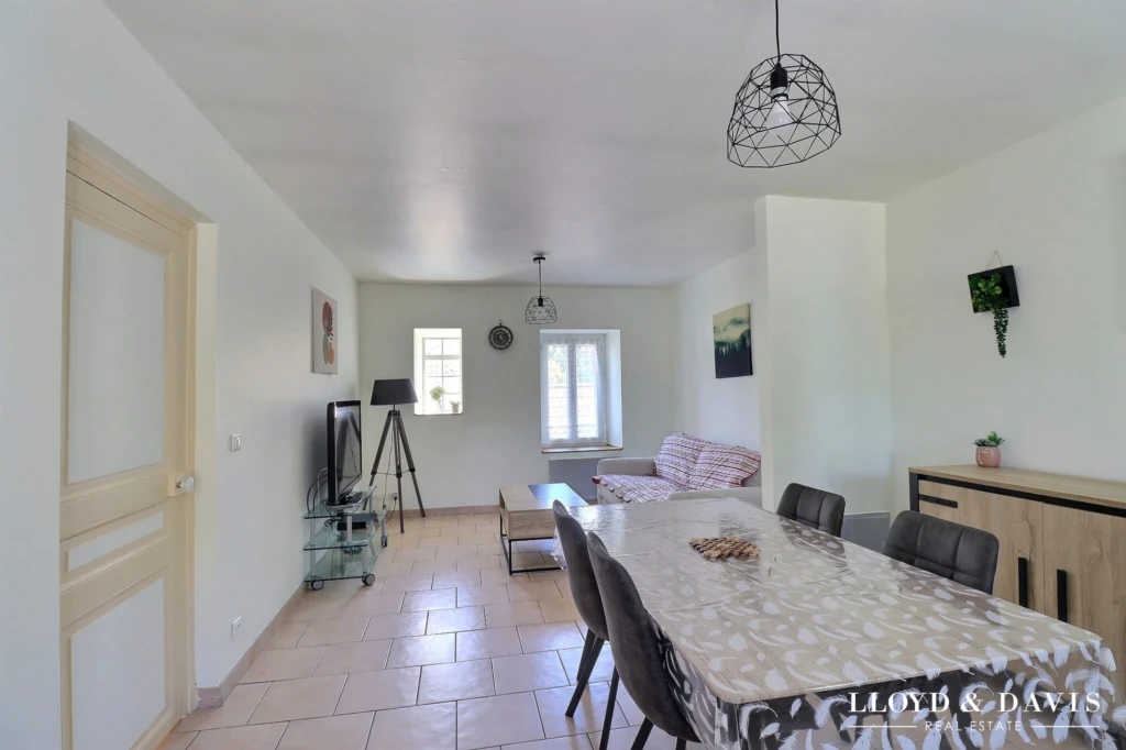 salle à manger maison indépendante