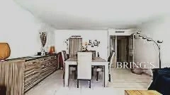 Salle à manger avec espace repas et rangements - T3 meublé 7 Avenue Gloria Nice