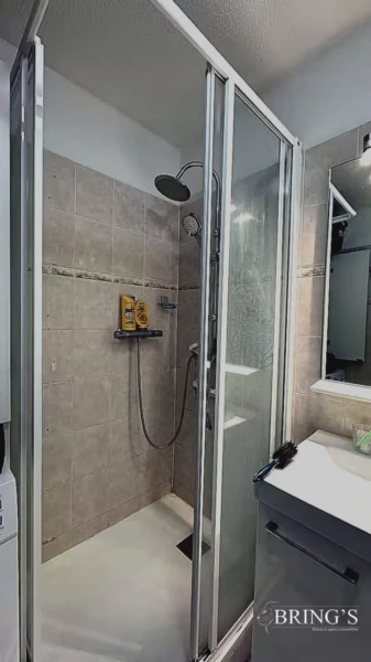 Douche à l italienne salle d eau moderne - Appartement T3 meublé Nice 06200