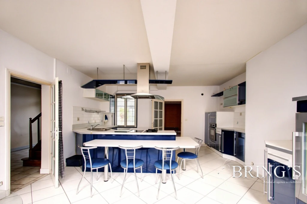 Salle manger sur cuisine ouverte