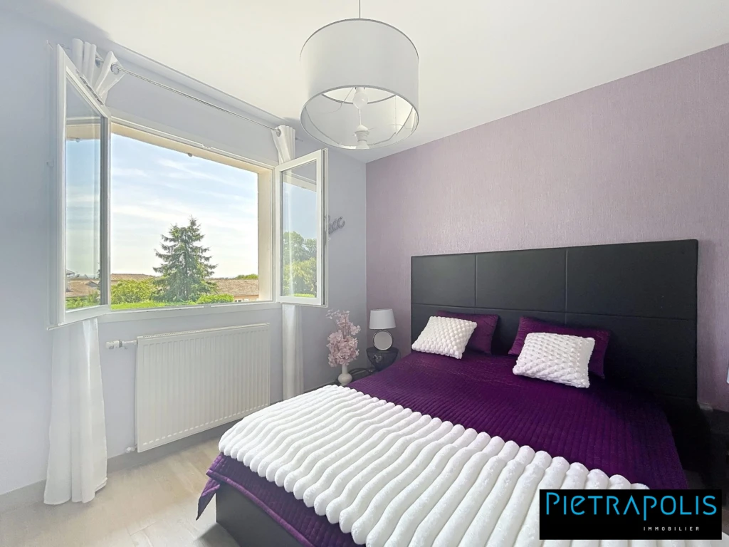 chambre 2 à l'étage