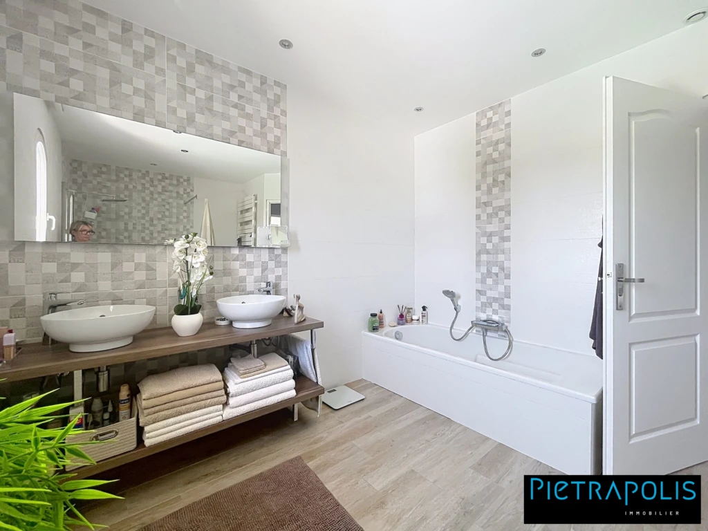 salle de bain étage douche + baignoire