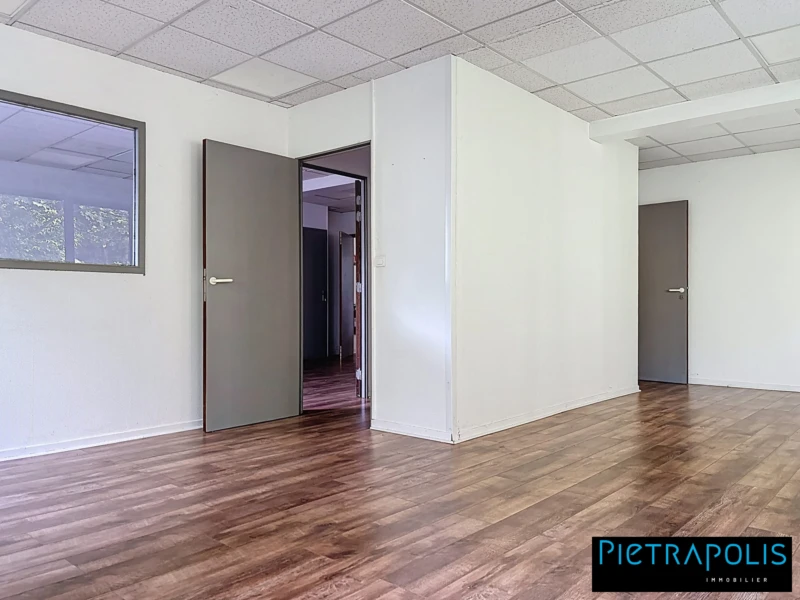 Bureau 97m²