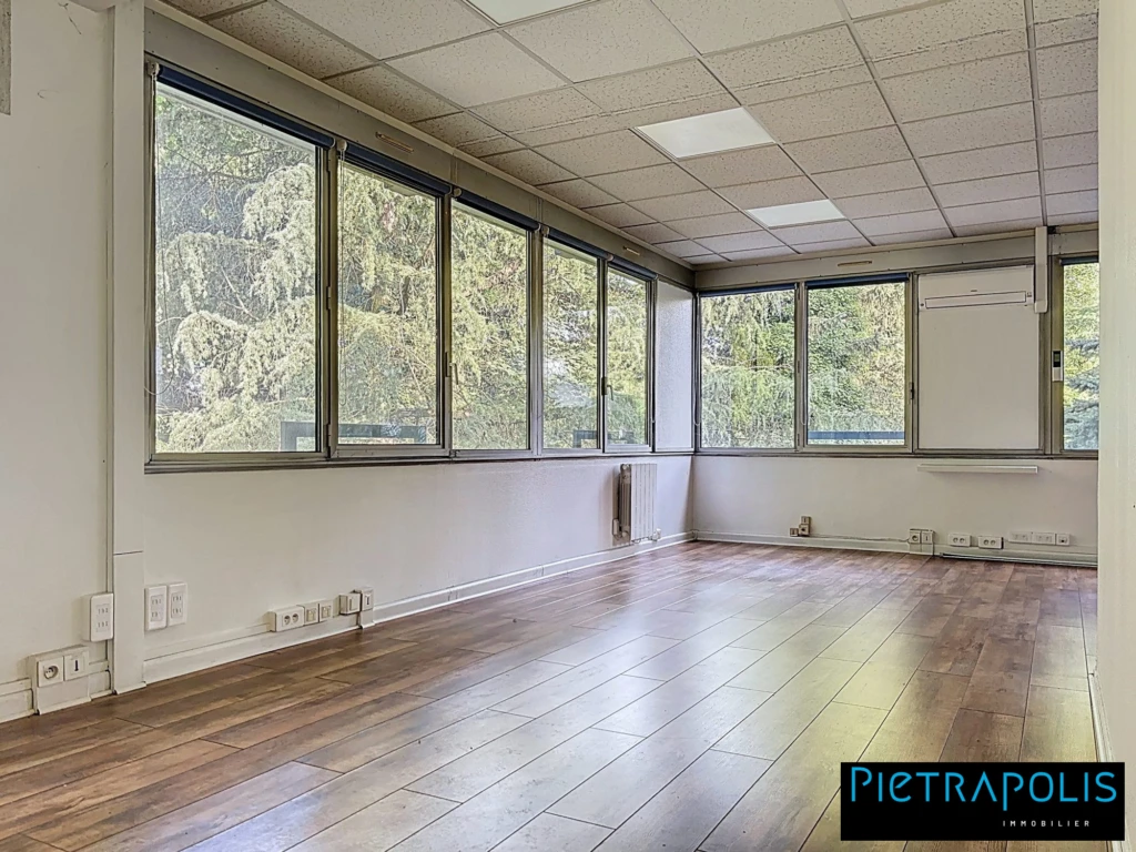 Bureau 97m²
