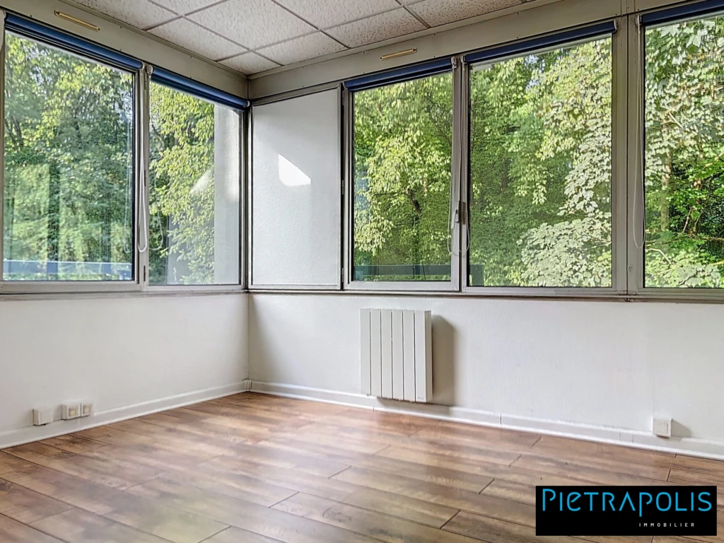 Bureau 97m²