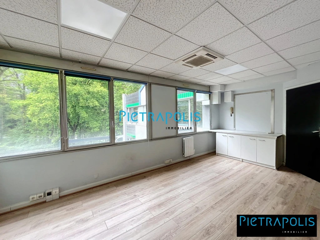 Bureau 76m²
